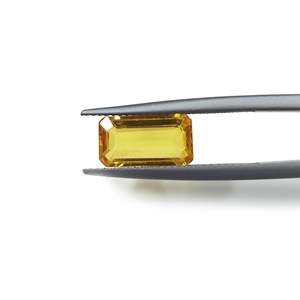 Saphir Jaune Naturel de Bangkok 3,40 carats, Alexandrite Non Traité, Coupe Émeraude, Coupe Brillant, Couleur Péridot, Calibré Optiquement, Forme Ovale - Product Image 2