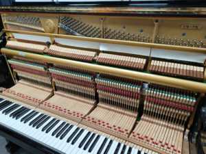 Piano Vertical Yamaha US7X Negro para Músicos Profesionales, Piano Japonés de Segunda Mano, Madera Sólida, 88 Teclas, US US-7X US - Product Image 2