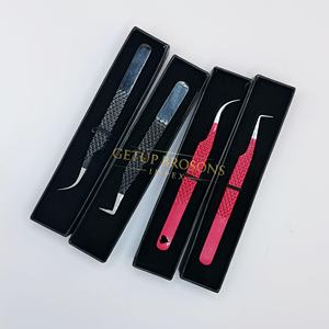 Pince à cils GETUP BROSONS IMPEX 90/Courbe/Volume en acier inoxydable, finition noire/légèrement rouge, design découpé en forme de cœur - Product Image 3