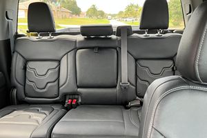 SUPER CLEAN 2022 CHEVROLET SILVERADO 1500 LIMITED CREW CAB RST BLACK WIDOW 4X4 Moteur Turbo Boîte Automatique Sièges en Cuir Prêt à être expédié - Product Image 4