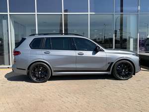 BMW X7 M60i XDrive SUV 2023 Seminuevo de Alta Calidad, Transmisión Automática de 6 Velocidades, Volante a la Derecha/Izquierda, Asientos de Cuero, Interior Oscuro, R17 Trasero Derecho/Izquierdo - Product Image 3