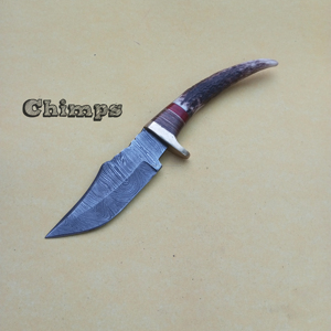 Cuchillo de caza de acero de Damasco hecho a mano, cuchillo para desplumar, cuchillo para llevar todos los días, mango de cuerno de ciervo con Funda de cuero - Product Image 1