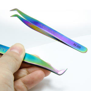 Pince à cils à angle de 90 degrés en acier inoxydable avec poignée en diamant blanc rose - Product Image 1