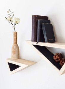 Vase en bois minimaliste avec fleurs, décoration naturelle, artisanat fait main, style d'intérieur moderne, accent de maison biologique, design sculptural - Product Image 3