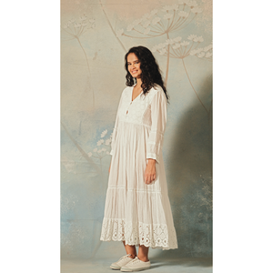 Vestido de Fiesta AMVI Blanco con Encaje, Cuello Halter, Volantes y Lazo Decorativo, Tallas XS-XXL, Largo Maxi, Suministro ODM, Forro de Spandex a Rayas y Liso - Product Image 4