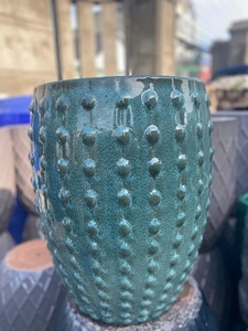 Maceta de cerámica esmaltada negra Extra grande moderna hecha a mano agujero de drenaje a prueba de heladas personalizable jardín flor decoración del hogar Vietnam - Product Image 4