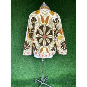 Venta al por mayor indio TNT algodón chaquetas invierno hecho a mano abrigo bordado Suzani chaqueta ropa de mujer chaqueta Unisex - Product Image 2