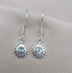 ต่างหูบลูโทแพซทรงซันเบิร์สต์ เงินแท้ชุบทอง งานแฮนด์เมด ของขวัญสุดหรูสำหรับผู้หญิง สำหรับงานฉลองครบรอบ - Product Image 5