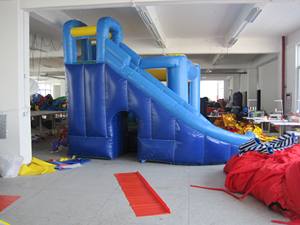 Château gonflable avec toboggan et jeu de tunnel - Product Image 3