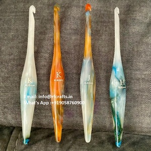 Ganchos de ganchillo de resina de agarre cómodo para proyectos largos - Product Image 1