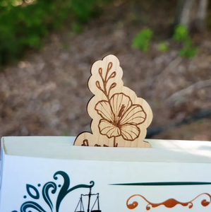 Marcapáginas de madera natural-Hecho a mano con motivo floral y caja de regalo ecológica incluida VIET FARGIMEX - Product Image 3
