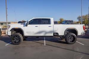 GMC Sierra 3500 HD Denali Crew Cab LB DRW 4WD 2021 / En venta con bajo kilometraje, motor de gasolina, coche usado en buen estado, sin accidentes - Product Image 4
