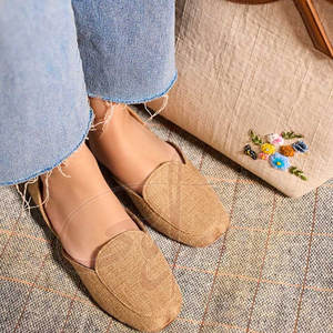 Mocasines de Mujer con Diseño Personalizable, Alta Calidad, Tendencia de Moda, Parte Superior de Yute Estampado, Suela de Cuero Original, Hechos en Pakistán - Product Image 2