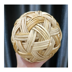 Balle en rotin artisanale pour le jeu Sepak-Takraw, disponible en plusieurs tailles - Balle en rotin naturelle traditionnelle provenant d'une usine vietnamienne - Product Image 2