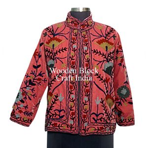 Chaqueta Corta de Invierno Suzani Vintage de Terciopelo Hecha a Mano, Chaqueta Bomber Boho Bordada con Flores, Ropa de Abrigo de Invierno Resistente al Viento - Product Image 2