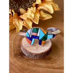 Bracelet manchette ours Navajo fait main avec incrustation multi-pierres et argent sterling, style tendance - Product Image 1