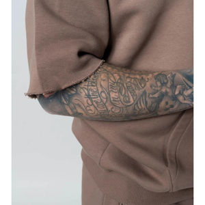 ชุดเสื้อมีฮู้ดและชุดสั้นแบบกำหนดเองปักชิ้นคุณภาพระดับพรีเมียม - Product Image 3