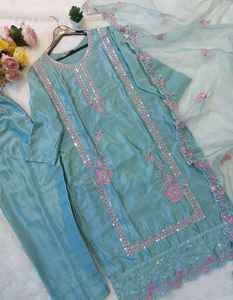 Kurti brodé ethnique pour femmes avec pantalon Robe de style indien pour mariage disponible au prix de gros - Product Image 6