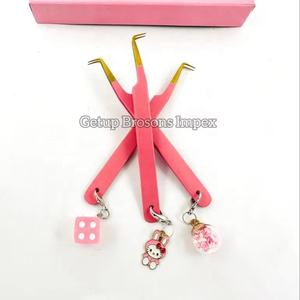 แหนบปลายแหลมสำหรับต่อขนตาแบบเคลือบสีชมพู 90 องศา ขายส่ง พร้อมจี้ห้อยพวงกุญแจแบบกำหนดเอง โลโก้สั่งทำ อุปกรณ์เสริมความงาม - Product Image 1