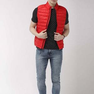 Gilet matelassé de luxe conçu sur mesure, de haute qualité, tendance, pour hommes, couleur rouge, polyester, imperméable, fermeture éclair - Product Image 4