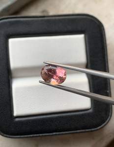 Piedra Preciosa de Turmalina de Color Rosa Melocotón Natural, Corte Ovalado - Product Image 3