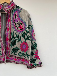 Veste Bohème en Coton Brodé Floral Écologique ODM Col Mandarin Manches Longues Grande Taille pour Femme Hiver Décontracté - Product Image 4
