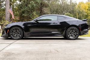 รถเชฟโรเลต คามาโร ZL1 คูเป้ ปี 2020 สภาพดีเยี่ยม พวงมาลัยขวา/ซ้าย เกียร์ธรรมดา 6 สปีด เครื่องยนต์ซูเปอร์ชาร์จ LT4 V8 พร้อมส่งมอบ - Product Image 6
