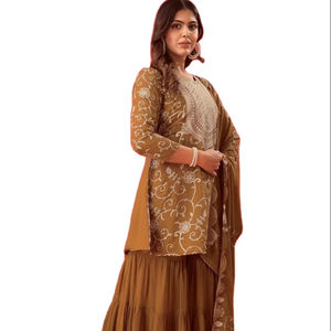 Nuevo patrón clásico bordado a mano estilo cachemir Color brillante Georgette tela Top y Sharara con Dupatta Set de Surat - Product Image 1