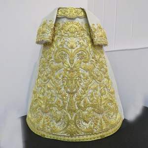 Chasuble personnalisée en velours rouge avec broderie dorée et voile blanc assorti à motif floral pour les cérémonies religieuses, unisexe adulte - Product Image 6