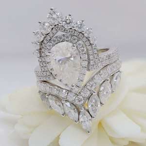 Anillo de Compromiso de Lujo con Moissanita de 3 Quilates, Corte Pera, Diseño Halo, Plata de Ley 925, Media Eternidad, Conjunto Nupcial para Mujer - Product Image 4