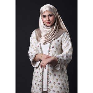 Ensembles de costumes pour femmes Golden Pearl, élégants et luxueux - Product Image 2