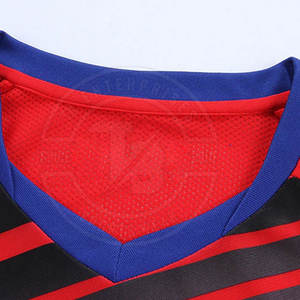 Uniforme de football à manches courtes de la dernière conception du fabricant d'usine, vêtements de football personnalisés - Product Image 5