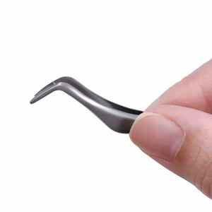 Pince à cils à pointe inclinée en acier inoxydable avec logo personnalisé - Product Image 6