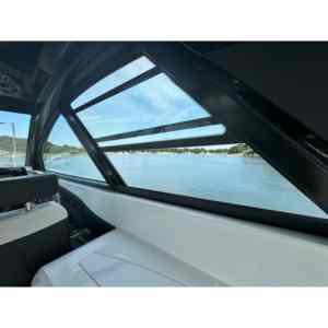 Cruisers Yachts 50 GLS OB 2025, yacht de luxe pour patrouille/visite touristique/pêche, moteur hors-bord Mercury, capacité de carburant de 660 gallons - Product Image 5