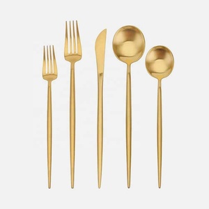 Qualité garantie Fourchette occidentale élégante Cuillère Couverts Design fabuleux Long manche pointu Ensemble de couverts en acier plaqué or - Product Image 1