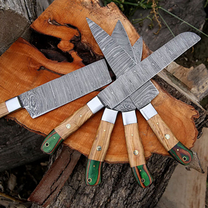 Juego de Cuchillos de Chef de Acero de Damasco Hechos a Mano de Grado Experto con Mango de Madera Ambidiestro de Cinco Piezas con Agarre Fuerte - Product Image 6