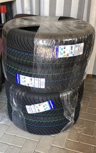 Neumático Goodyear Vector 4Seasons Gen-2 Premium para turismo de pasajeros, diseñado para un rendimiento durante todo el año. - Product Image 4