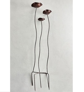 Bâton de jardin Design de trois fleurs en métal de haute qualité Bâton de décoration de jardin incurvé le plus vendu - Product Image 6