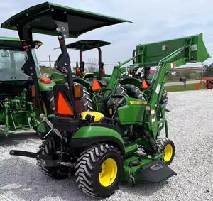 Tracteur utilitaire compact d'occasion de haute qualité Jon Deere 1025R 4x4 avec plateau de tonte, équipement de jardinage et de coupe d'herbe, livraison rapide - Product Image 2