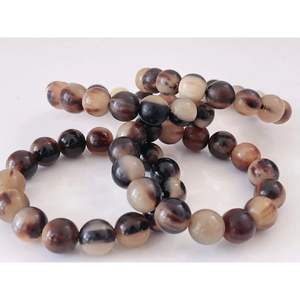 Bracelet en corne de vache de buffle écologique fabriqué à la main avec des perles brunes blanches polies Cadeau de style moderne pour toute occasion - Product Image 3