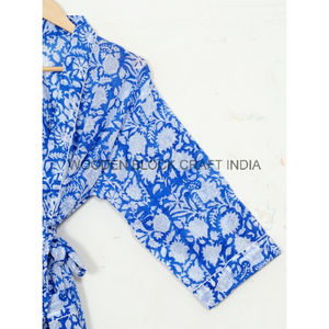 Kimono esencial de algodón Loungewear para noches acogedoras Kimono con cuello en V con diseño simple y estampado floral para uso diario informal - Product Image 4