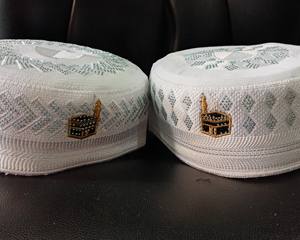 หมวกมุสลิมปักลายหินสำหรับผู้ชายจากบังคลาเทศ - Product Image 2