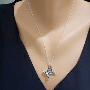 Collar de Plata de Ley 925 con Mariposa y Baño de Oro, Cadena con Eslabones de Perlas de Agua Dulce y Diamantes, Regalo Moderno - Product Image 1
