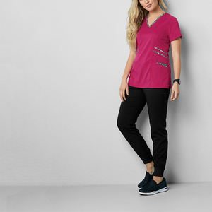 Uniformes hospitaliers respirants personnalisés de haute qualité gommages médicaux à fermeture éclair pour femmes gommages d'allaitement à manches courtes avec logo personnalisé - Product Image 2