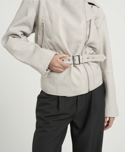 Nouveau design Veste en cuir légère de qualité supérieure pour femmes OEM personnalisé - Product Image 4