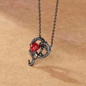 Collier en argent sterling Jeulia Kiss My Rose avec motif serpent - Product Image 5