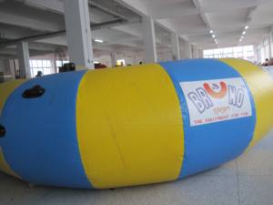 Trampoline aquatique gonflable pour des sauts amusants - Product Image 6