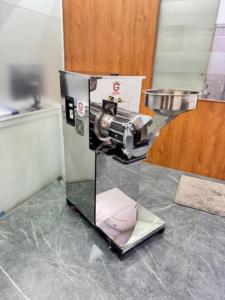 Máquina Premium 2 en 1 5650W 7.5HP Molinillo de doble cámara para granos Especias Pulsos con motor trifásico de salida de 70Kg/Hr - Product Image 4