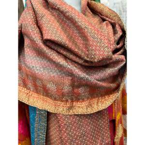 ผ้าพันคอไหมคันธาลายวินเทจ วาดลายและปักลายทะเลด้วยมือ ผ้าฝ้ายยาวสำหรับฤดูใบไม้ผลิ ฤดูใบไม้ร่วง และฤดูหนาว - Product Image 4