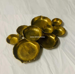 Décoration de table moderne de luxe, centre de table pour salon, bol en aluminium doré fait à la main, ensemble de plats en métal doré - Product Image 5